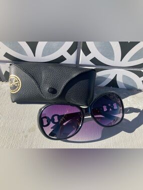 Black Women's Sunglasses with Purple Gradient Lenses comes with Ray-Ban case